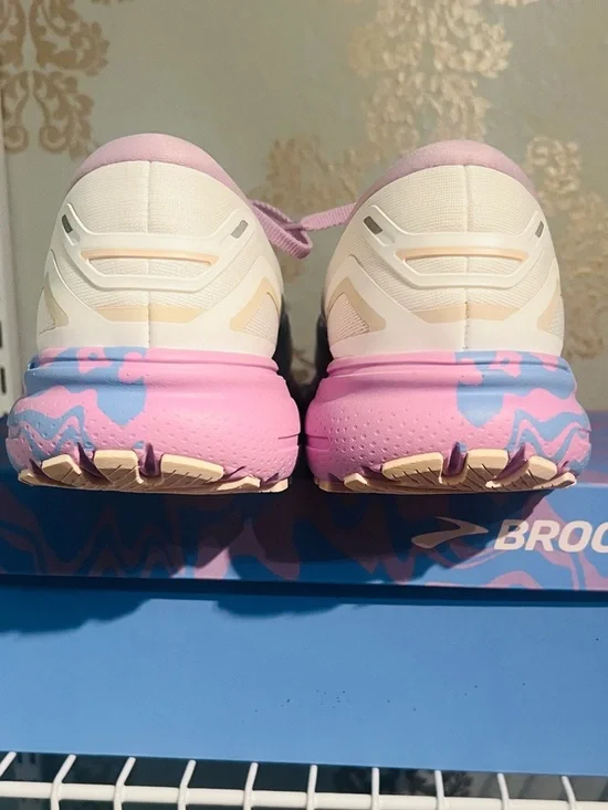 NEW IN BOX Brooks Women’s Ghost 15 Shoes - Picture 5 of 8